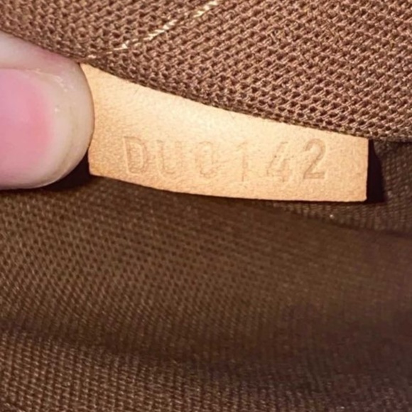 Louis Vuitton MM Bag Beaubourg Messenger - Picture 4 of 7